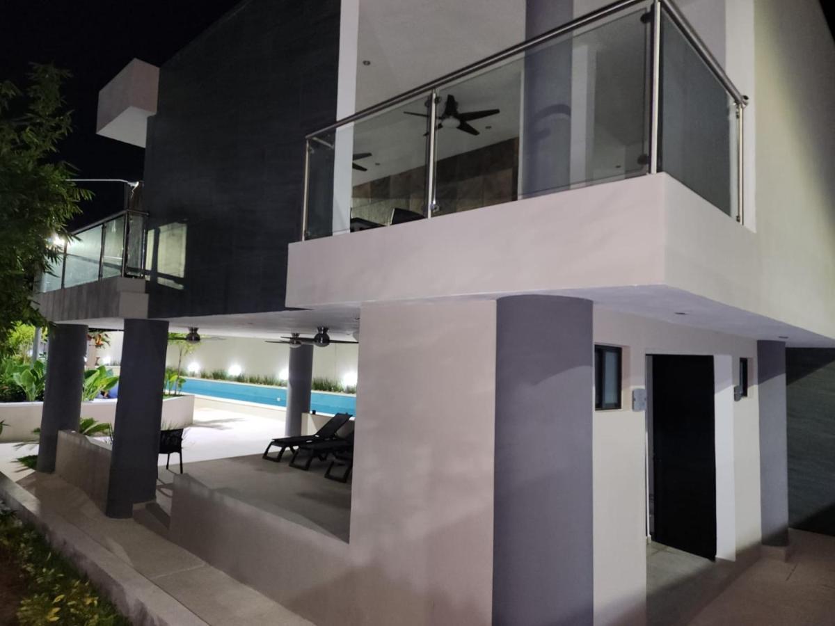 Astoria Gated Condos Канкун Екстериор снимка