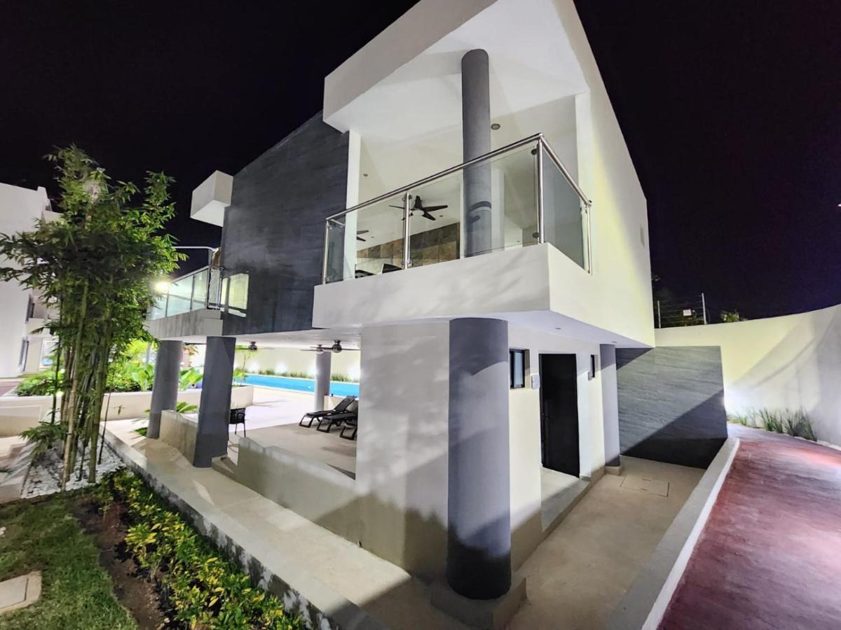 Astoria Gated Condos Канкун Екстериор снимка