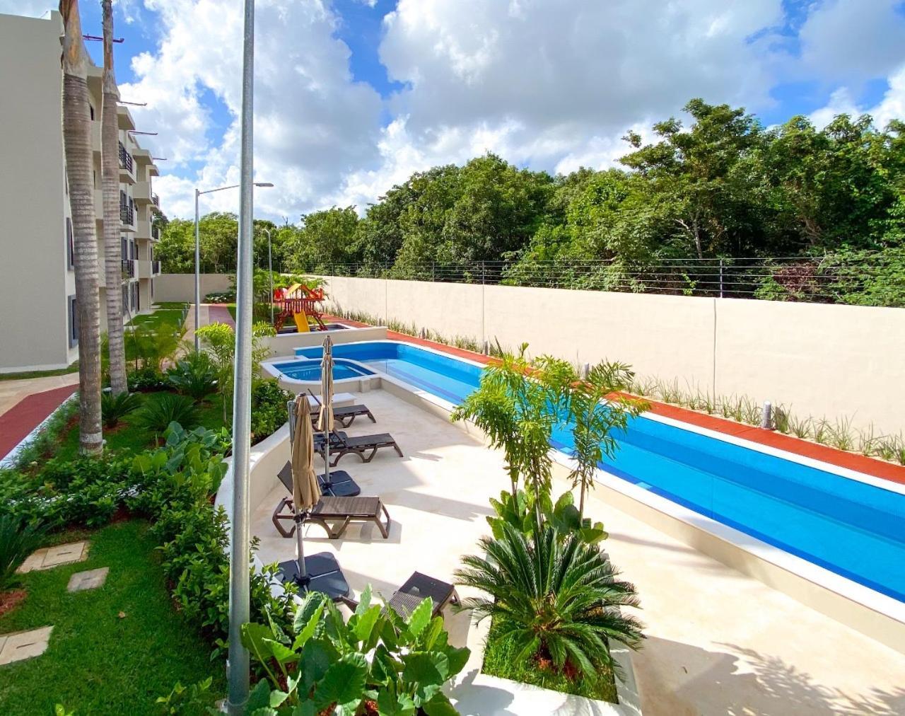 Astoria Gated Condos Канкун Екстериор снимка
